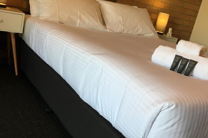 Room 13 of 37