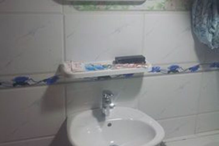 Room 4 of 32