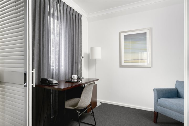 Room 4 of 28