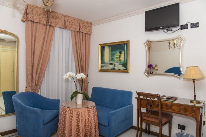 Room 27 of 102