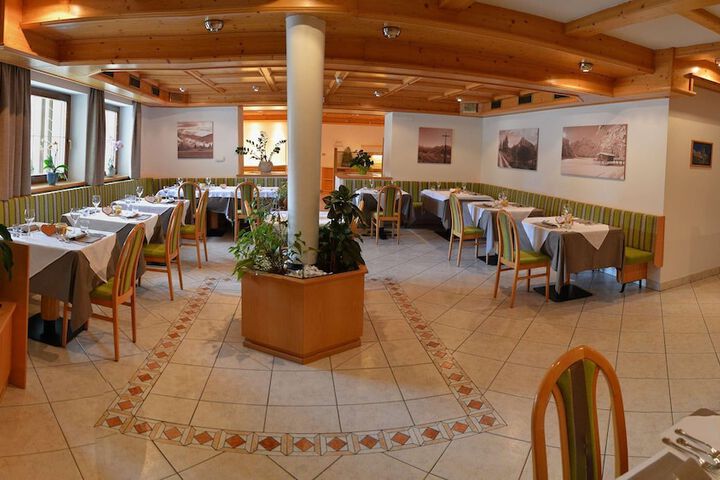 Dining 112 of 143