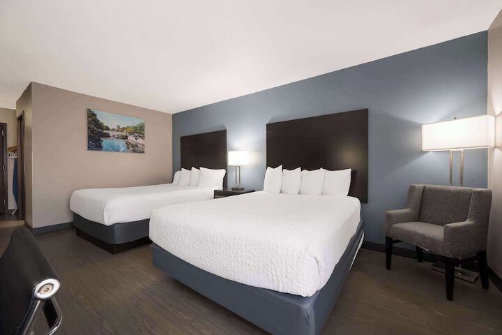 2 Queen Beds (3 of 16)