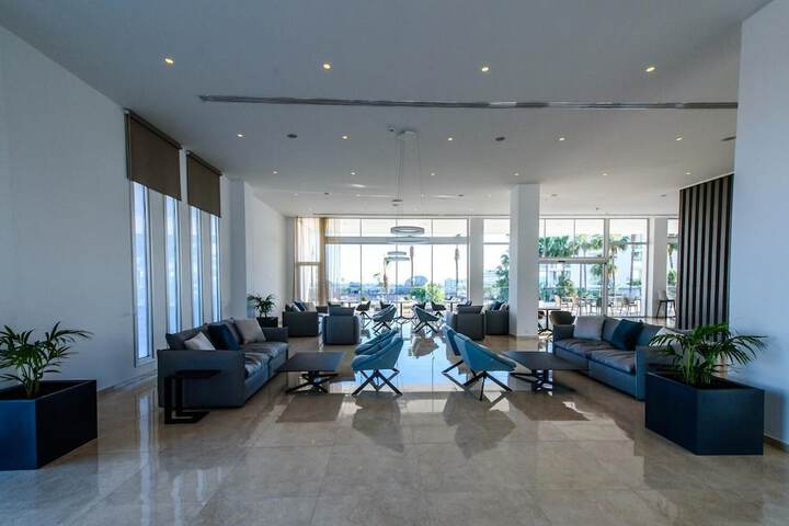 Entrance & Lobby