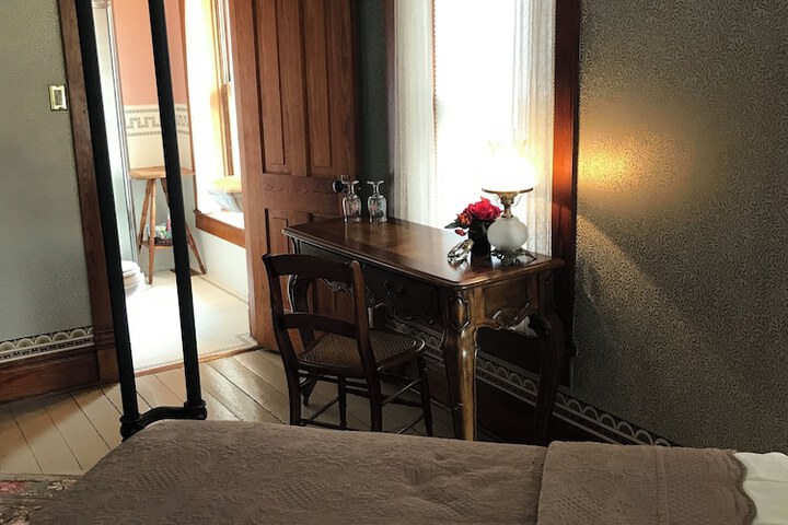 Room 23 of 83