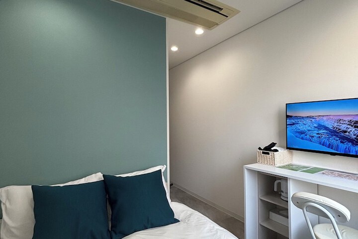 Room 32 of 62