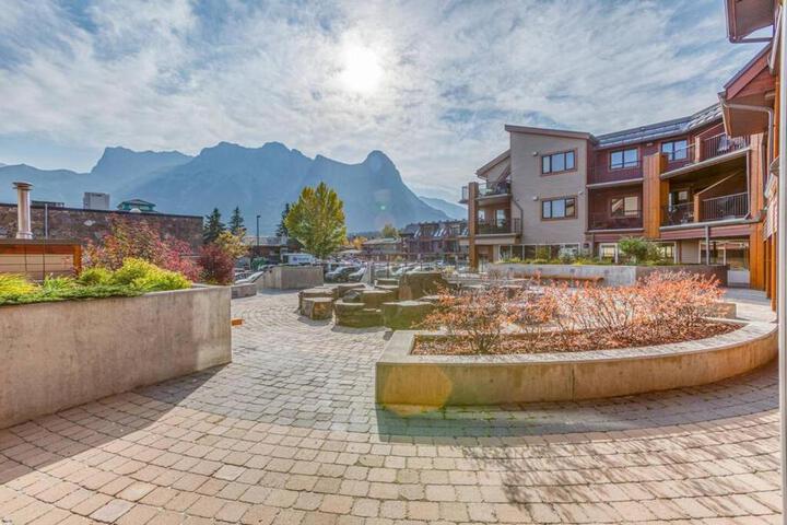 RidgeView Loft - Top Floor 2 Bed 2 Bath Amazing Views