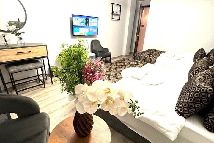 Room 8 of 25