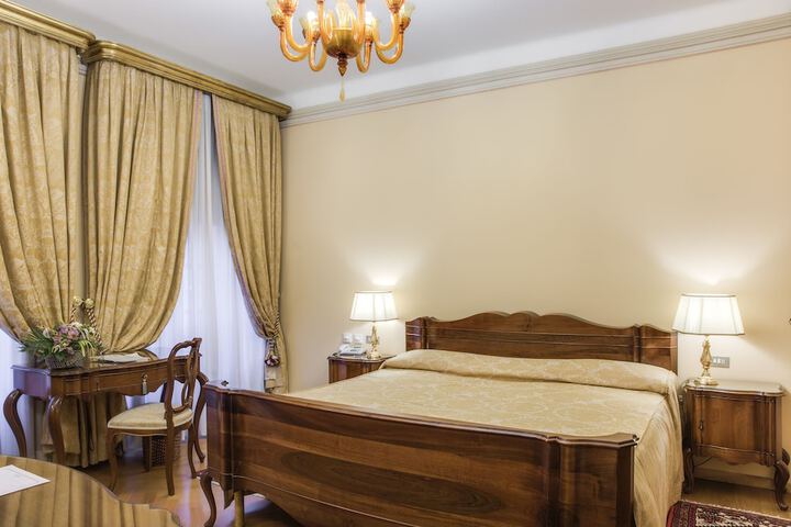 Room 4 of 22