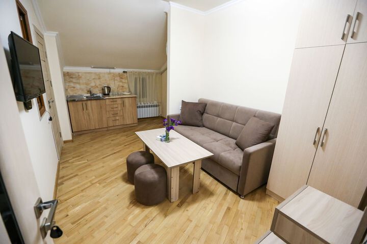 Room 8 of 17
