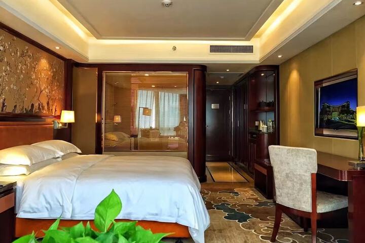 Room 2 of 23