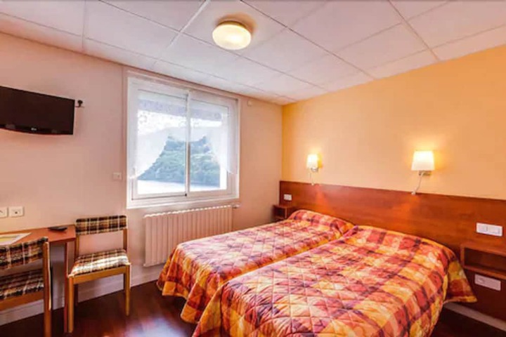 Room 5 of 35