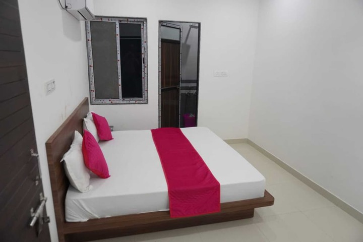 Room 6 of 17