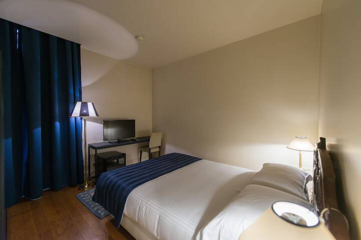 Room 6 of 46