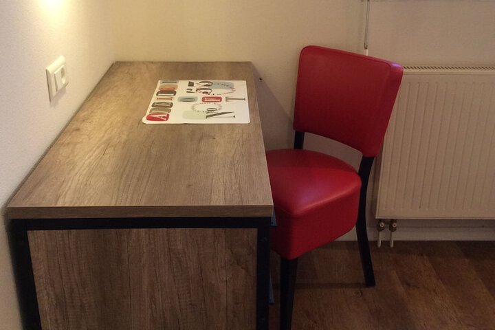 Room 32 of 61