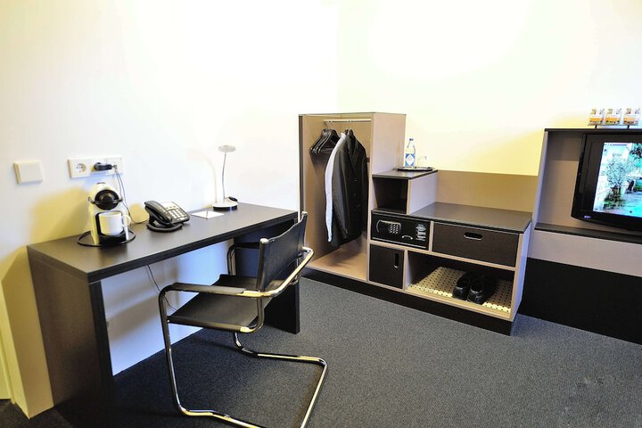 Room 9 of 91