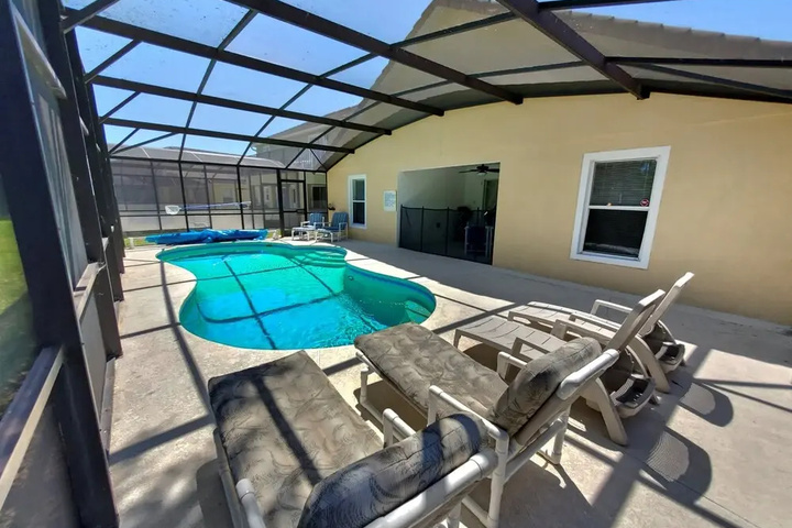 Pool 11 of 15
