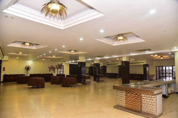 Ballroom/Hall 40 of 50
