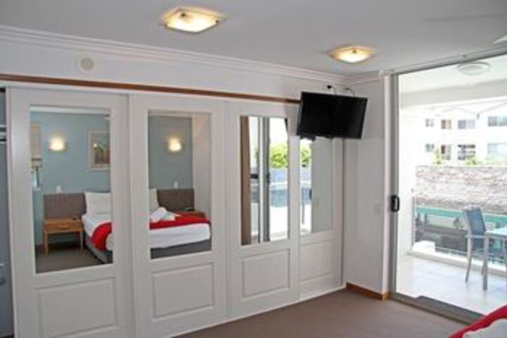 Room 48 of 107