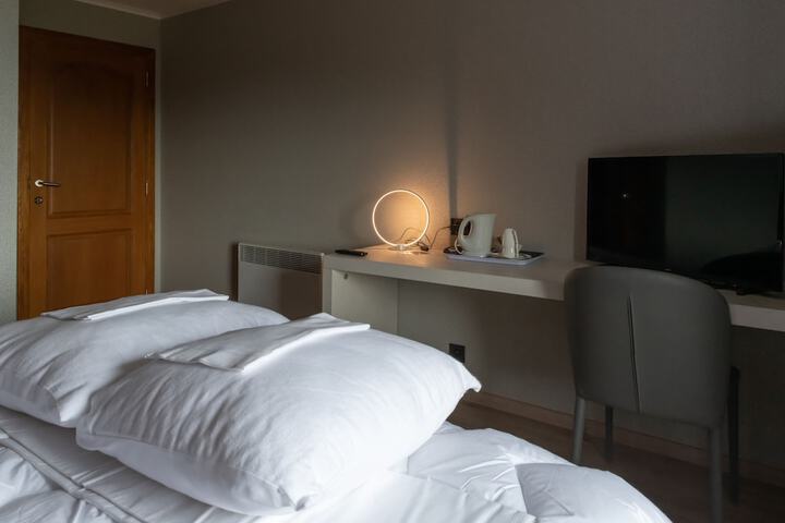 Room 4 of 74