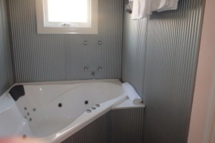 Room 13 of 19