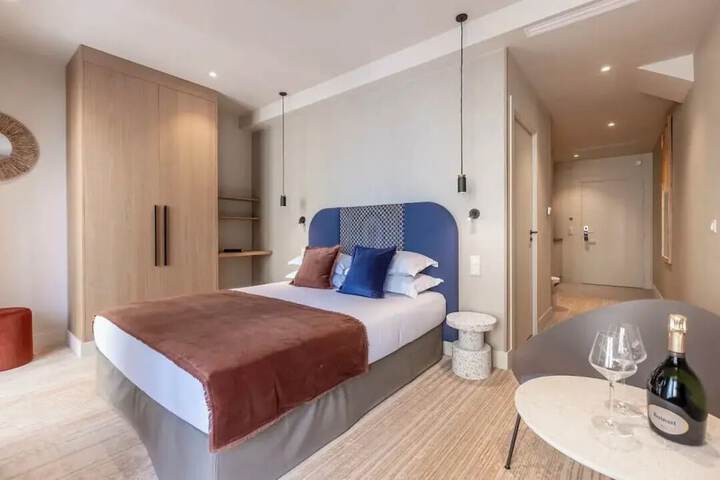 Room 2 of 39