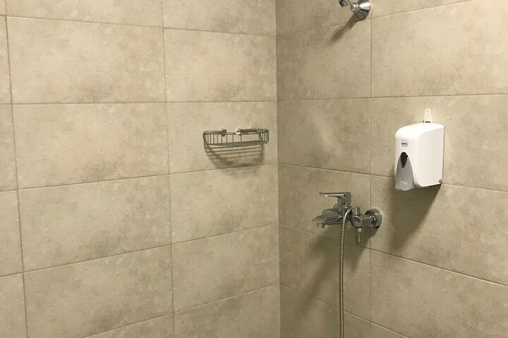 Room 6 of 15
