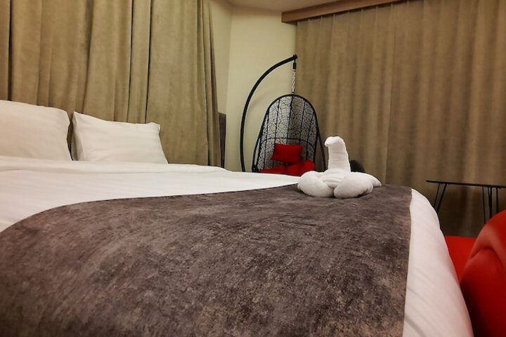 Room 9 of 17