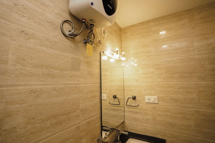 Room 5 of 6