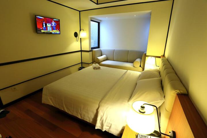 Room 17 of 63
