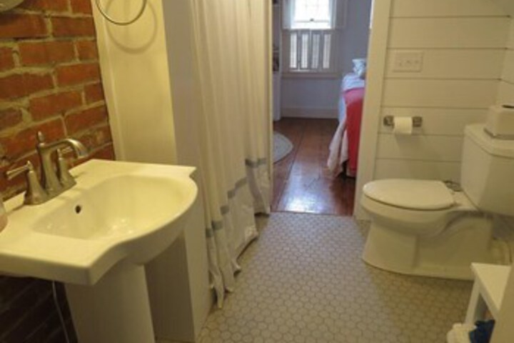 Room 4 of 32