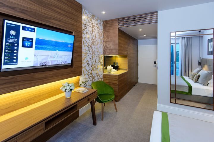 Room 2 of 98