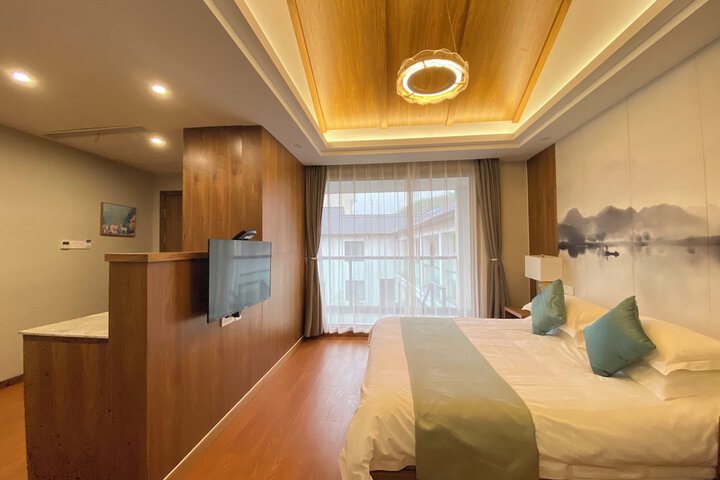 Room 18 of 118