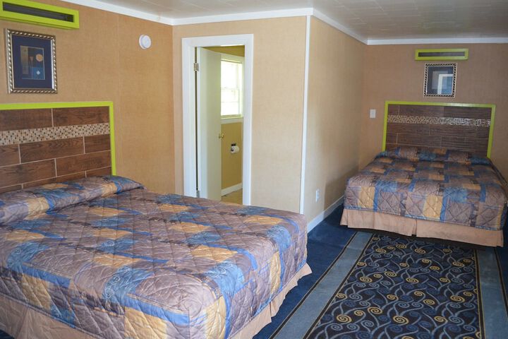 Room 6 of 12