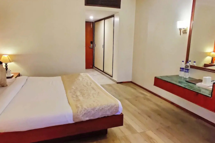 Room 4 of 14