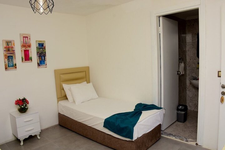 Room 16 of 68