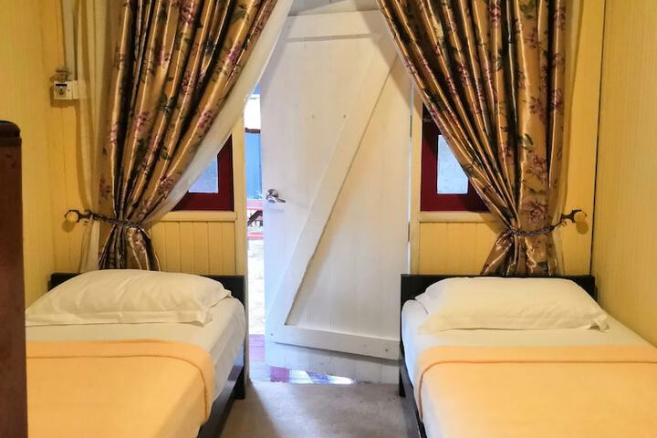 Room 8 of 47