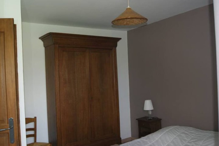 Room 10 of 93
