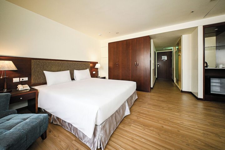 Room 7 of 72