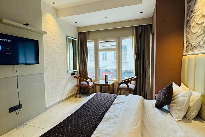 Room 10 of 19