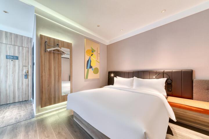 Room 2 of 39