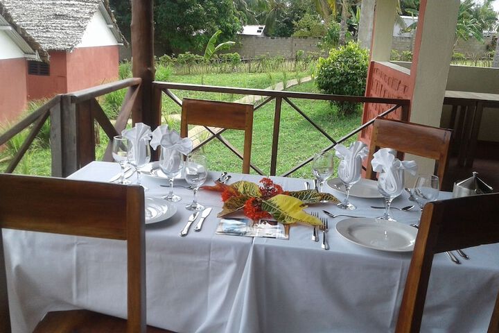 Dining 15 of 42