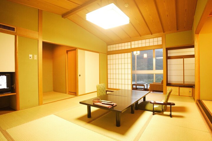 Room 2 of 34