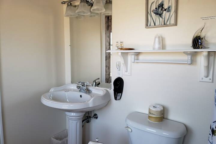 Deep soaking bathtub
