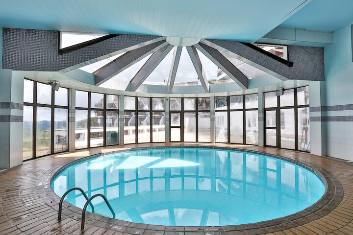 Pool Hotel