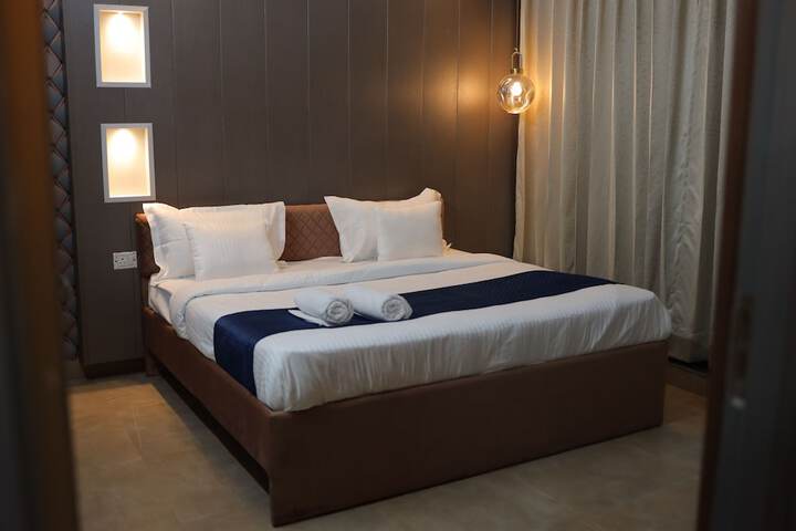 Room 4 of 11