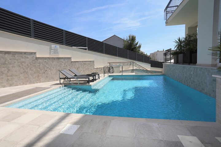 Pool 114 of 169