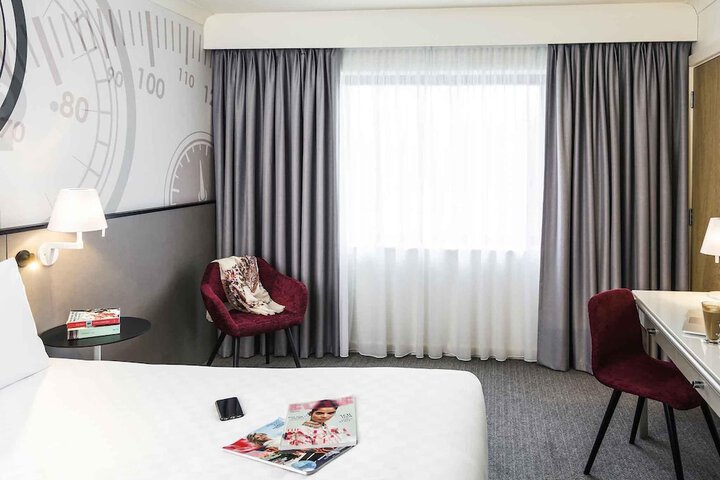 Room 4 of 64