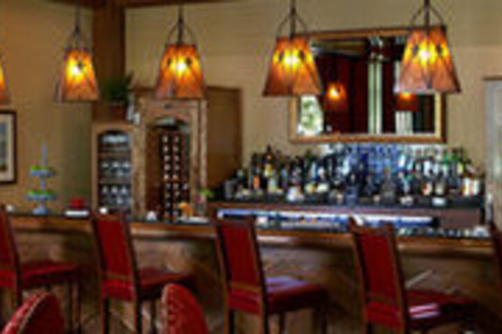 Lounge 24 of 57