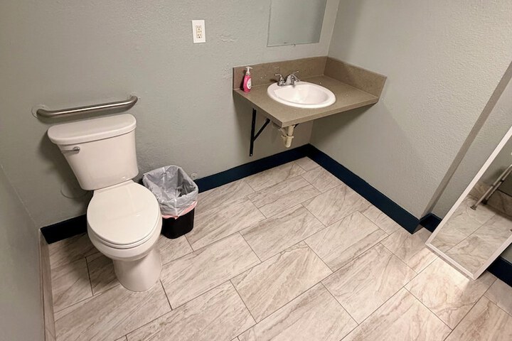 Room 39 of 46