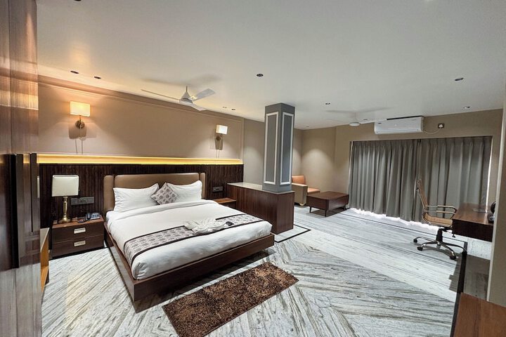 Room 5 of 14